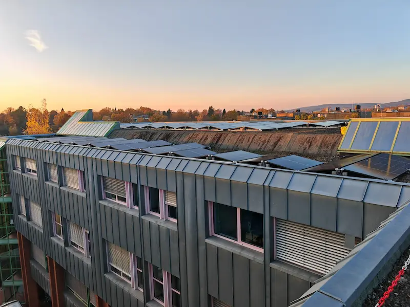 Referenzen Bayreuth – 90 kWp Photovoltaik Universität Bayreuth Greentechbau